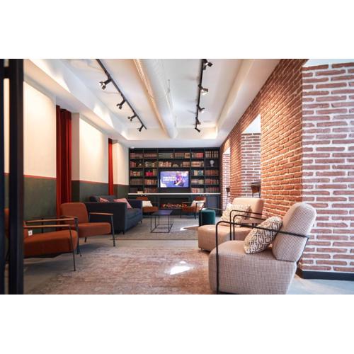 LATROUPE Prado Hostel