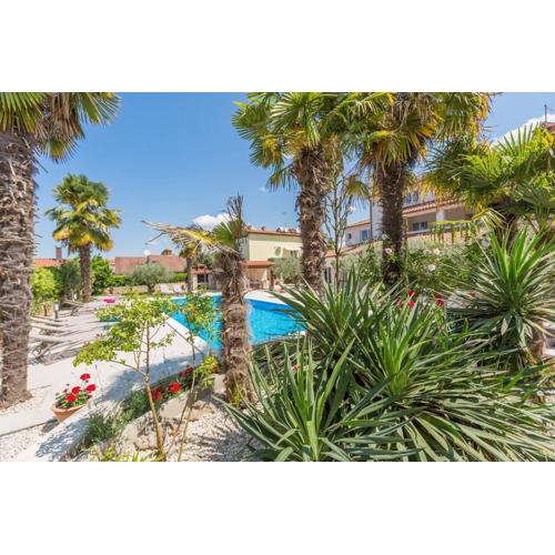 Lauschiges Apartment mit 60m2 Pool, Babybett, Waschmaschine, Grillbereich - nur 800 Meter zum Strand