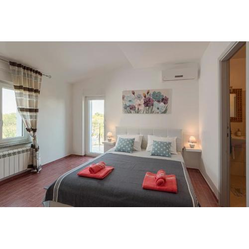 Lavander 3 private room with bathroom and balcony