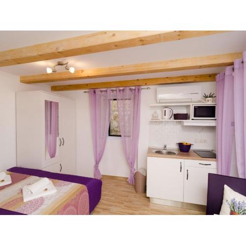 Lavender Garden Apartments - Comfort Studio Apartment Ground Floor - APT 2