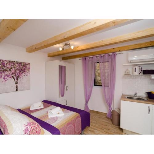 Lavender Garden Apartments - Studio Apartment Ground floor - APT 1