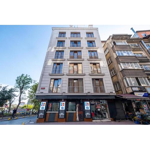 Lavin Hotel & Suites