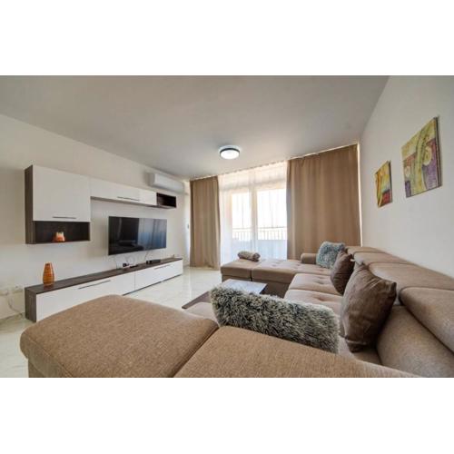 Lavish 3BRM apartment in St Pauls Bay close to the sea