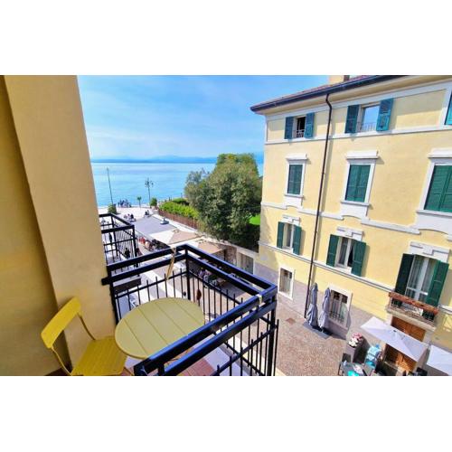 Lazise center - view lake