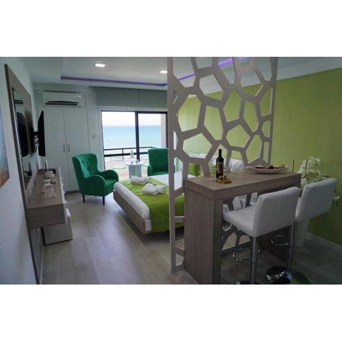 Lazuli Sea View-Beachfront Ap 405