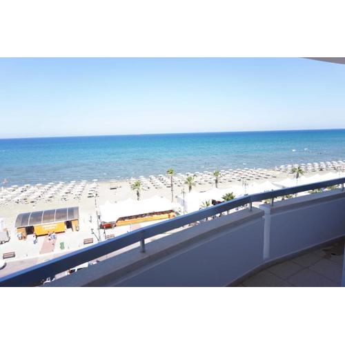 Lazuli Sea View Beachfront Ap 43