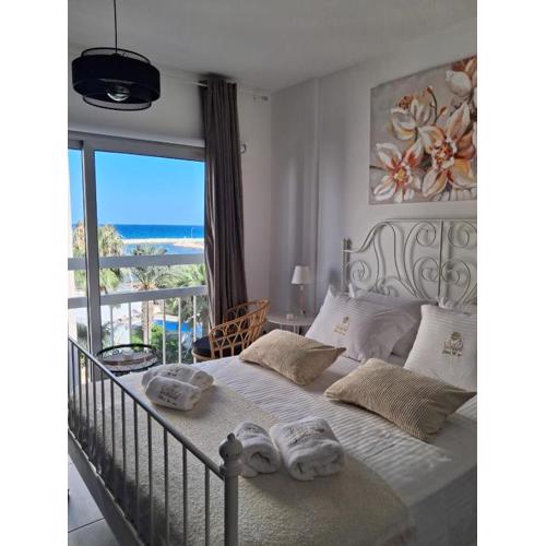 Lazuli Sea View & Pool Studio 303