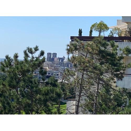 Le Mun-T2, 60m2, balcons, parking, wifi, linge, produits, face à la gerdarmerie, vue cathedrale