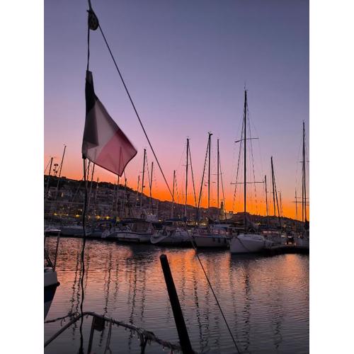 Le Nid Marin,Un Voilier Pour Deux Sète Vieux Port