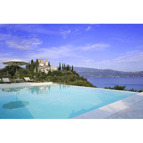 Le Selve Lake View Villas