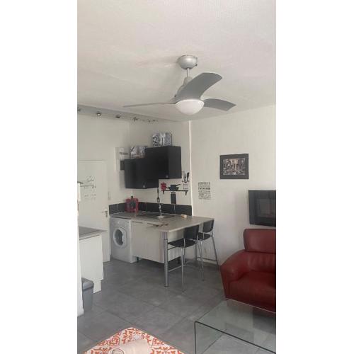 Le Suffren, studio classé ventilé ,wifi, à 100 m de la plage