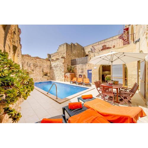 Lellux Holiday Home