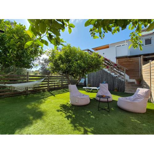 Lemonia Apartment with yard
