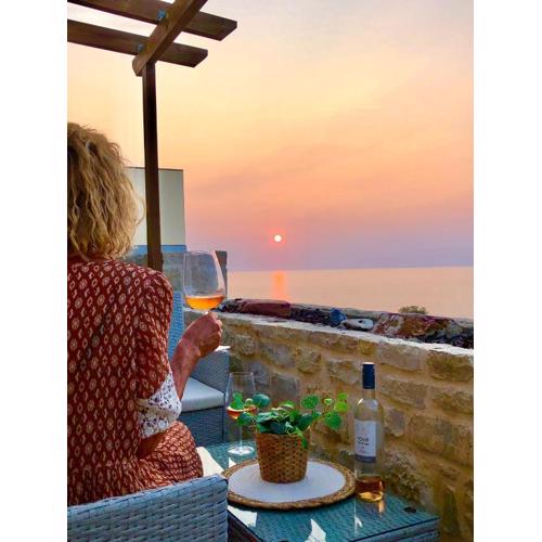 Leon Suite, seafront residence!
