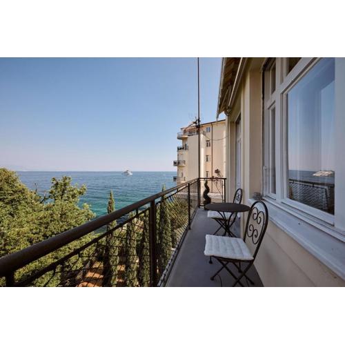 Leona Authentic Beachfront Villa 2BR APT