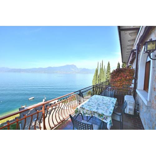 Leonardo Walsh Apartment With Lake View