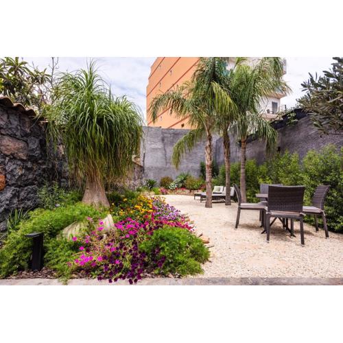 Leone Apartment with Garden by Wonderful Italy