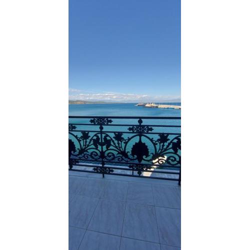 Leonidas Hotel
