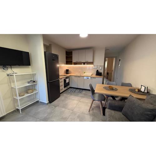 Leonidio Apartment Zenith-Nadir