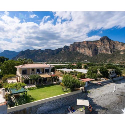 Leonidio Beachfront Villa Evgenia
