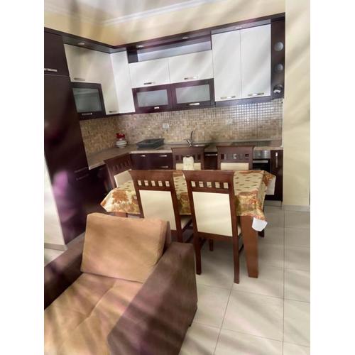 Leonis apartment
