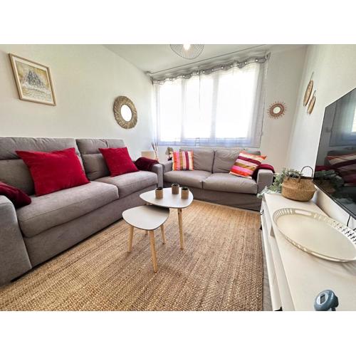 Les 3 Piliers grand T2 confortable avec parking
