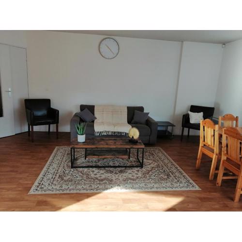 Les fontaines T4 Spacieux 3 chambres parking gratuit