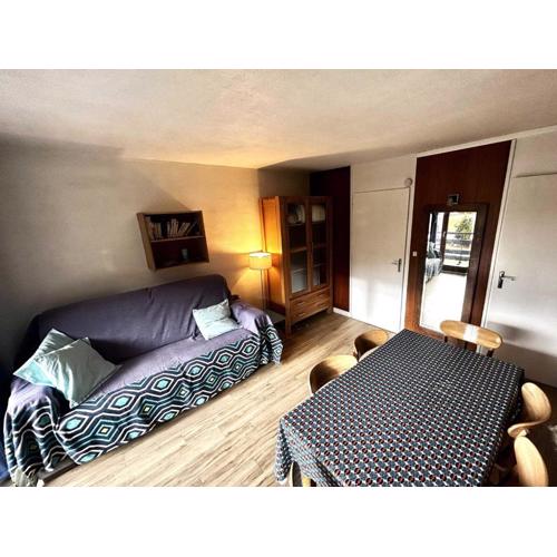 Les Menuires : 2 pièces, 6 pers, balcon Sud, au pied des pistes - FR-1-452-208