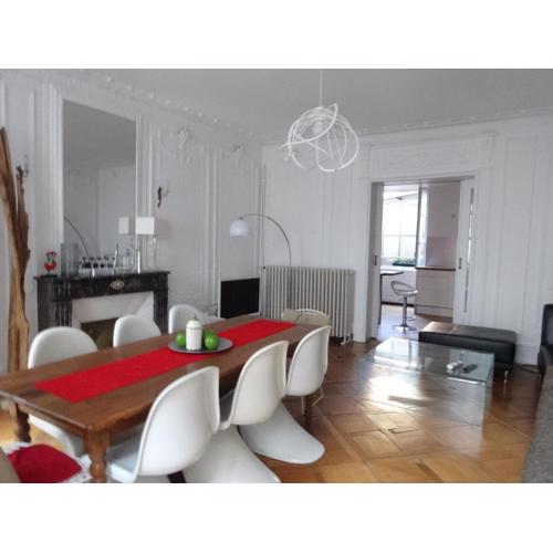 Les Serruriers - Appartement Spacieux avec Terrasse & Parking