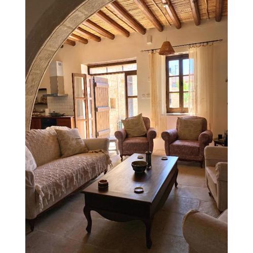 Levanda House - Traditional House