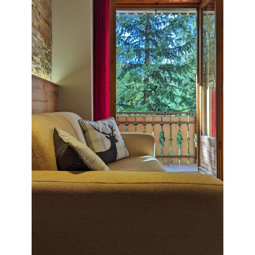 LG Apartment Livigno - Modern alpine comfort