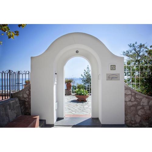 LHP Suite Executive Design Cottage Capri