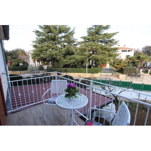 Lichtdurchflutetes Apartment nur 300 Meter zum Strand mit Balkon, Privatparkplatz