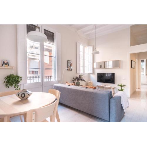 Light, cozy terrace and local life in Gracia