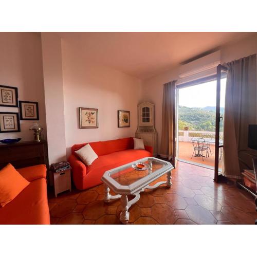 Liguria Sea and Mountains, 80 sqm apartment facing the highway, with free Wi-Fi, parking, and a terrace