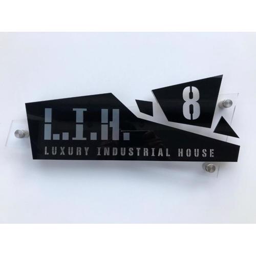 (L.I.H.8) Luxury Industrial House 8