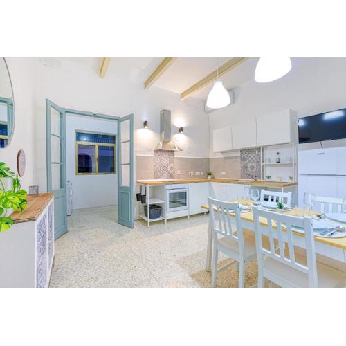Lilly the Traditional Maltese Townhouse in Sliema