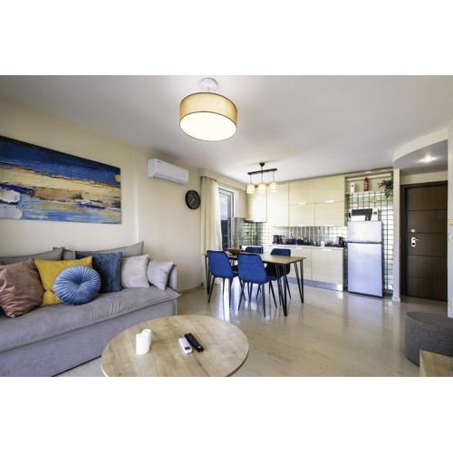 Lis153 by Smart Cozy Suites - Top Floors with Amazing City View - Available 24hr