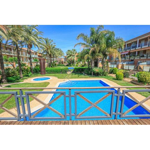 LITORAL COSTA DORADA - PORT MARINO Only families