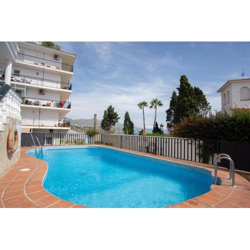 Little Lola, Carabeo Nerja