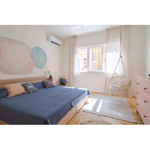 Little Perfection - Super King Size Bed - WiFi 200 Mbp