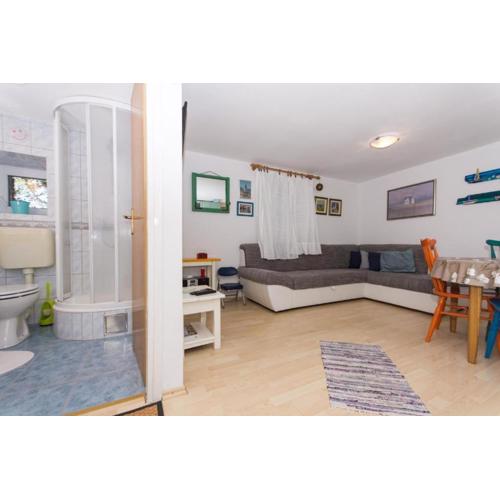 Little sweet stone house for 4, Seget, 20m to the beach