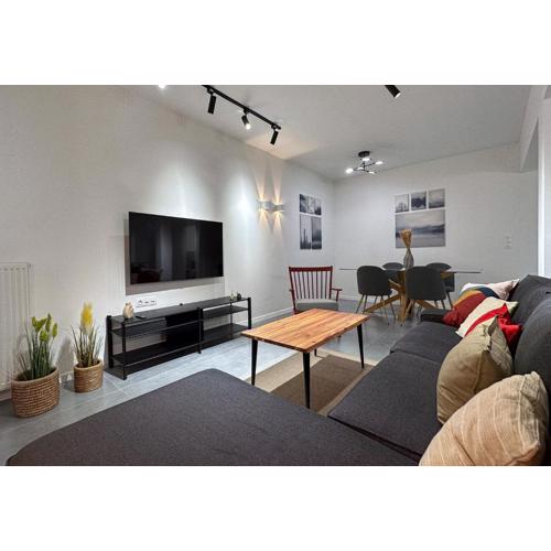 LIV - Modern Comfort Oasis in Pagrati