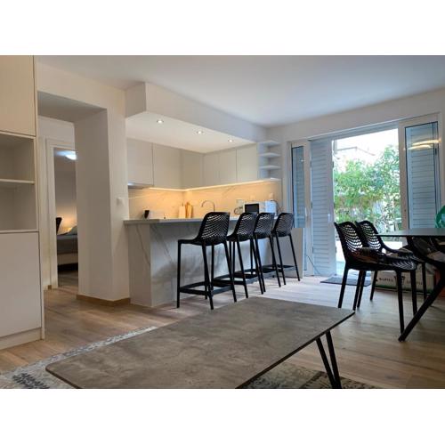 LIVAS Athens Voula garden bungalow