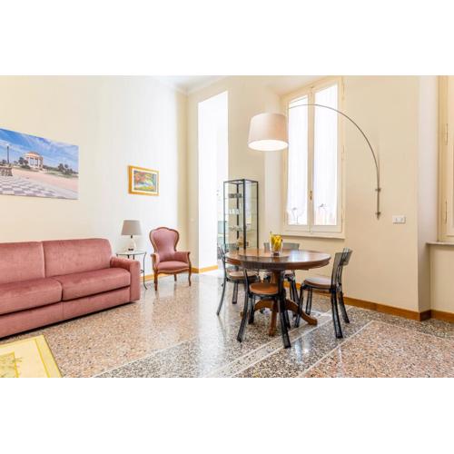 Livorno Central Flat-2 min walk the Cathedral!