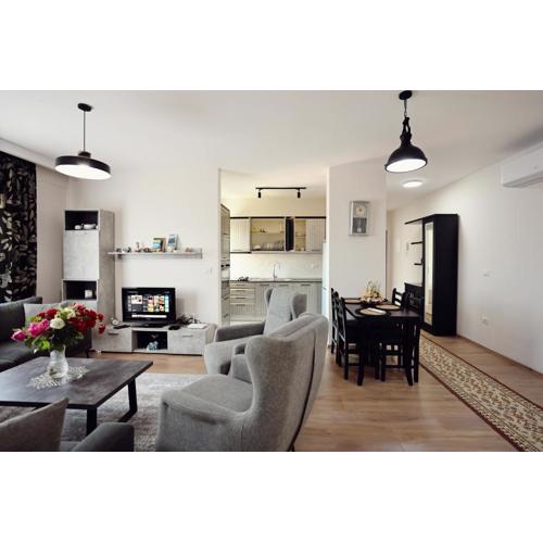 L.L MAISON 2
