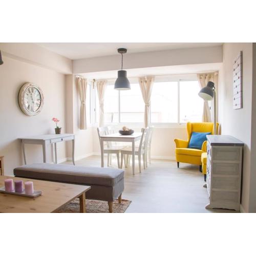 Lloret de Mar - BeachSide Apartment - Free Parking - limited size car