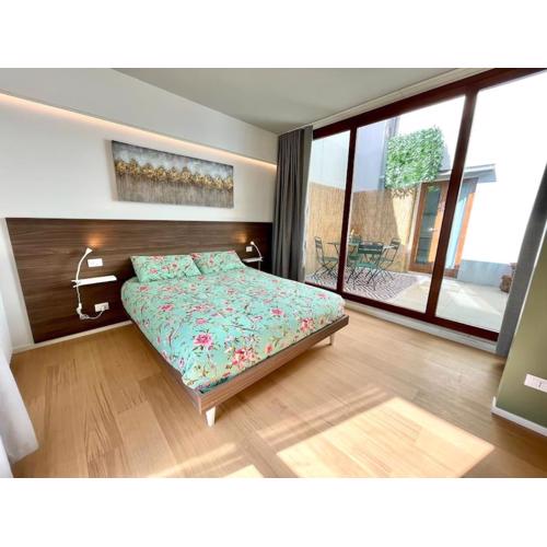 Locatelli Apartments - Patio living \