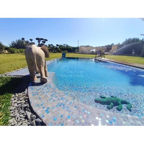 location villa avec piscine a chott meriem
