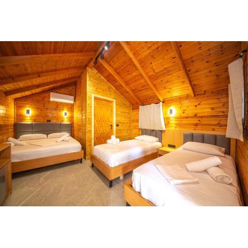 Lodges Shen Nikolla